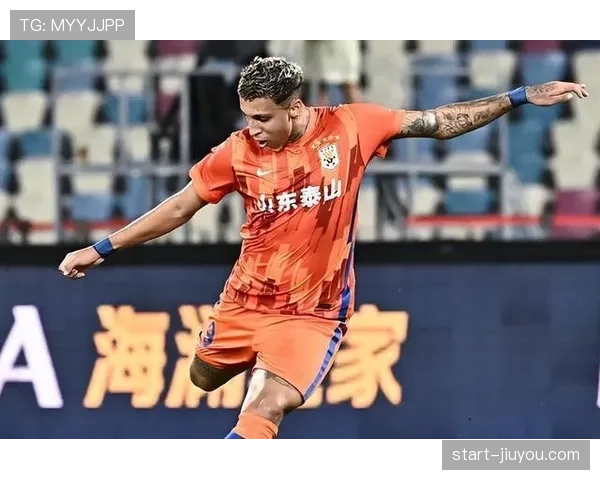 谢文能危险飞铲染红离场 泰山年轻主力心态失衡引争议